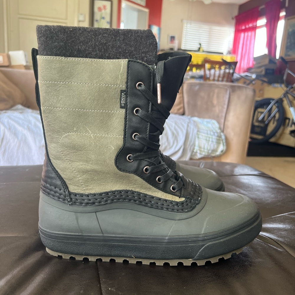 Men’s VANS Standard Zip MTE Snow Boots All Weather Warm Brown Size 9 sample NEW